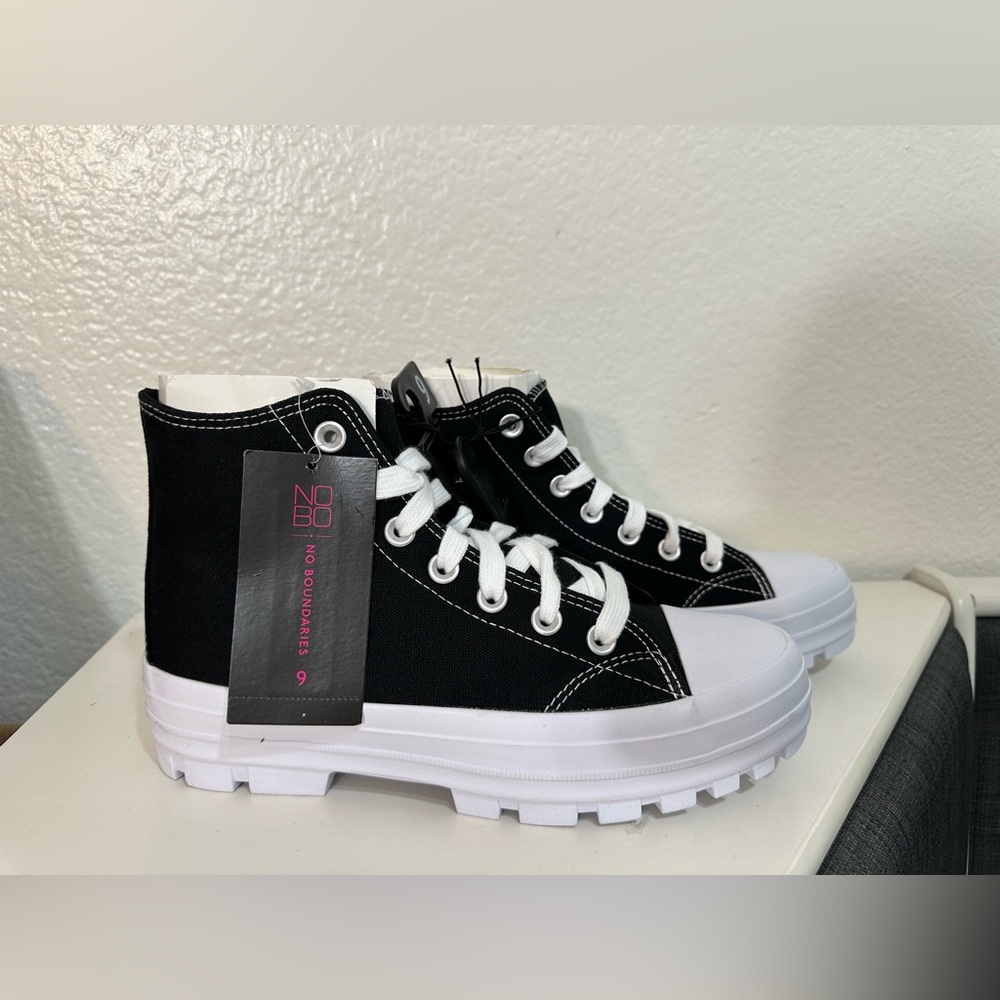No Boundaries Women’s Black High Top Canvas Lug Sneakers Shoes Size 9
